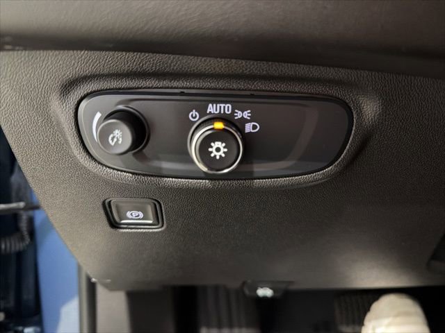 Used 2024 GMC Terrain SLE image 11