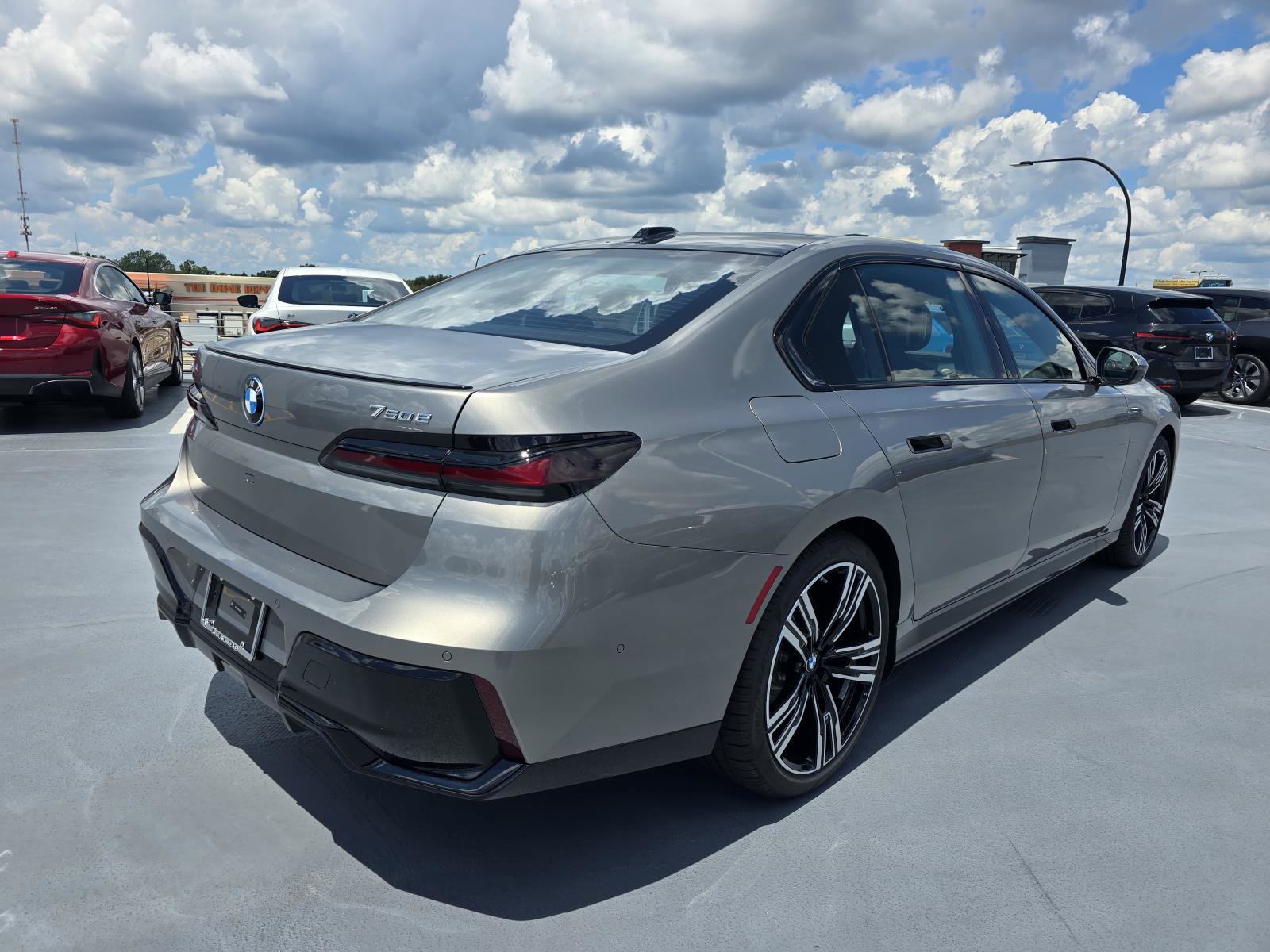 New 2025 BMW 750e xDrive w/ Premium Package image 3