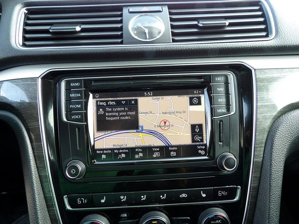 Used 2017 Volkswagen Passat 1.8T SEL Premium image 20