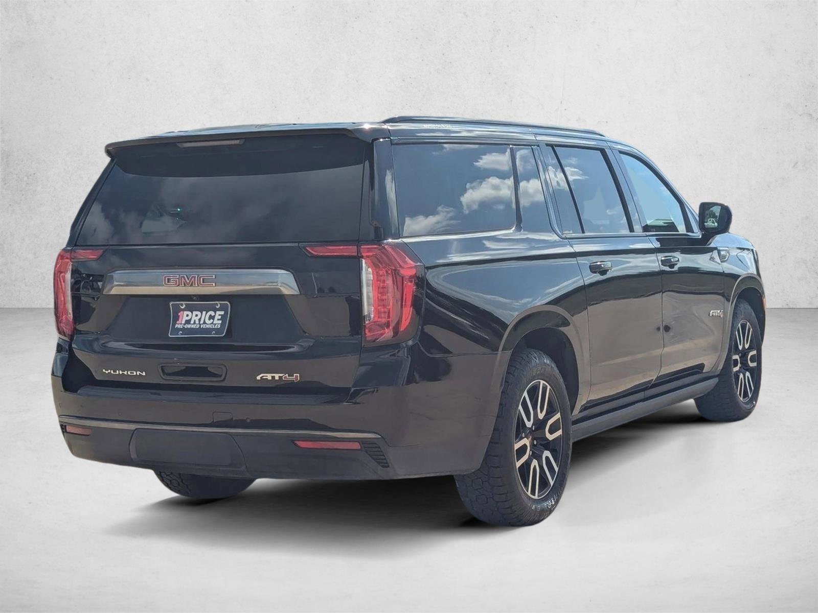 Used 2021 GMC Yukon XL AT4 w/ AT4 Premium Plus Package AWD/4WD image 5