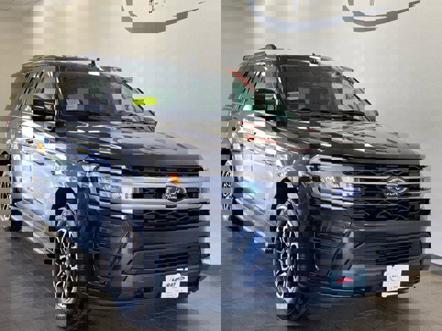 Used 2023 Ford Expedition Max XLT image 2