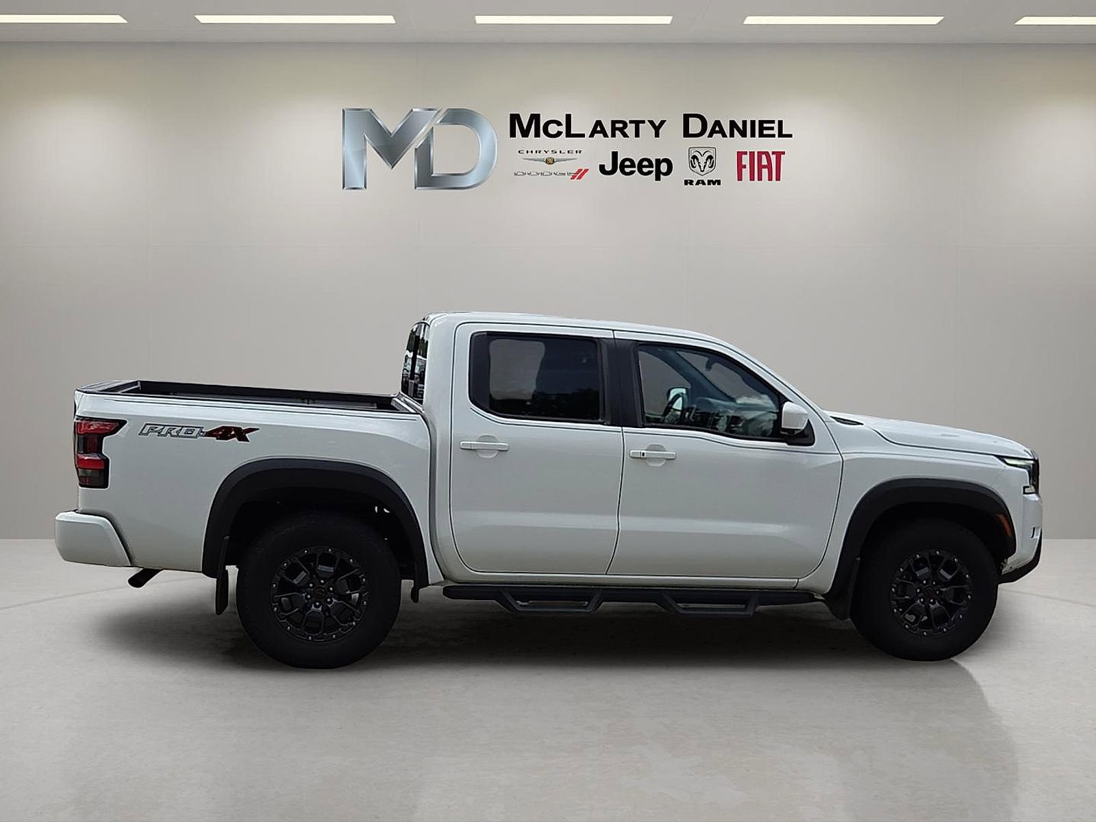 Used 2024 Nissan Frontier PRO-4X w/ Pro Premium Package AWD/4WD image 6