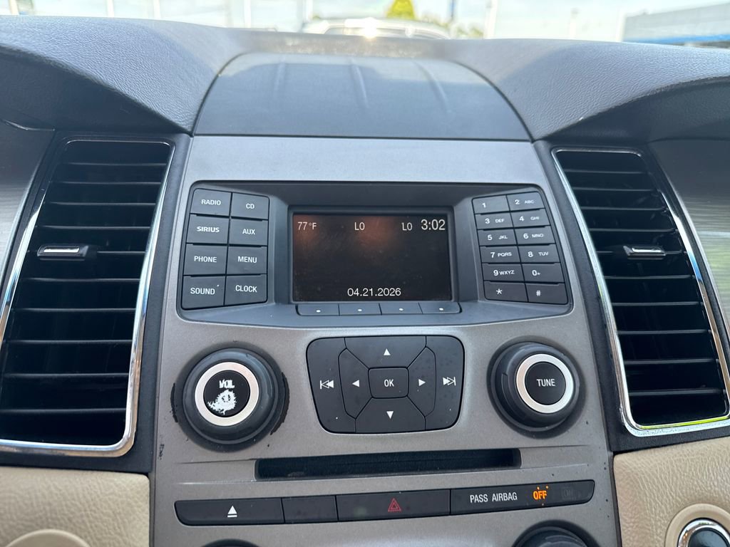 Used 2017 Ford Taurus SEL FWD image 21