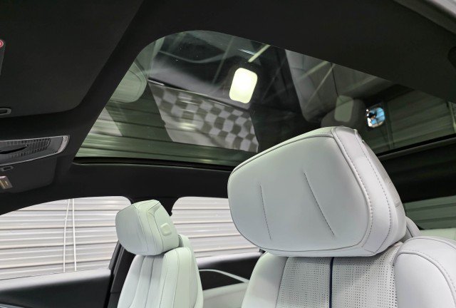 Used 2024 Cadillac Lyriq Luxury RWD image 16