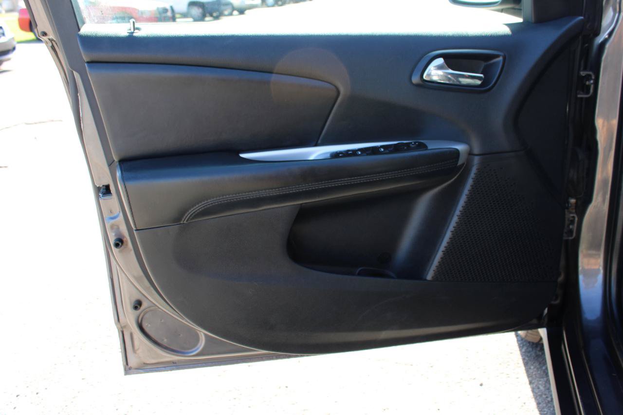 Used 2016 Dodge Journey SXT w/ Comfort/Convenience Group FWD image 14