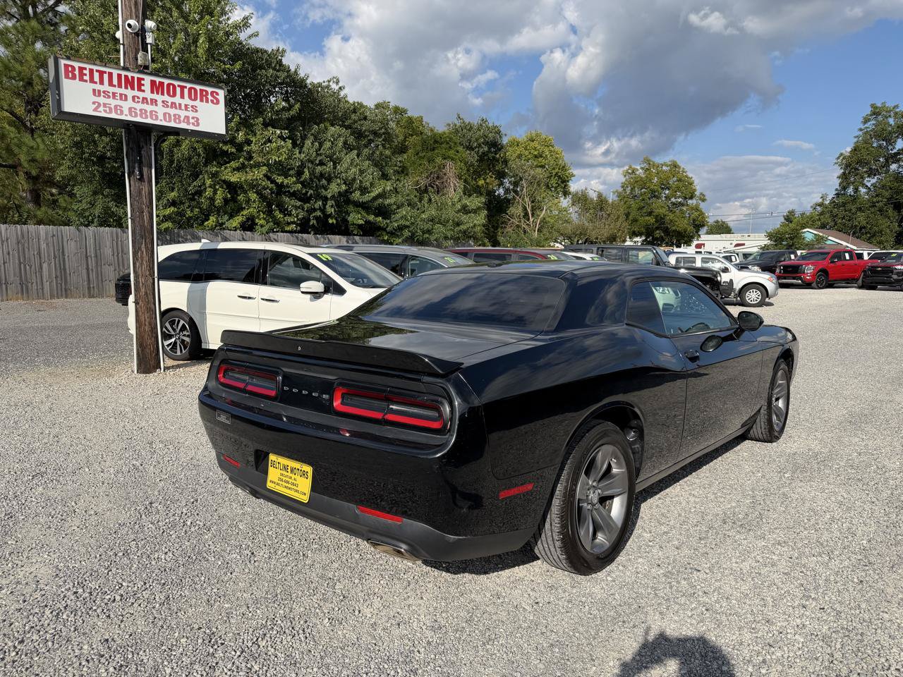 Used 2019 Dodge Challenger SXT RWD image 2