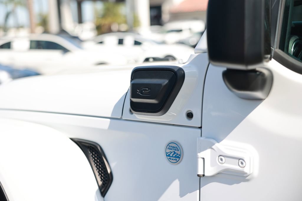 Used 2022 Jeep Wrangler Unlimited Sahara AWD/4WD image 16