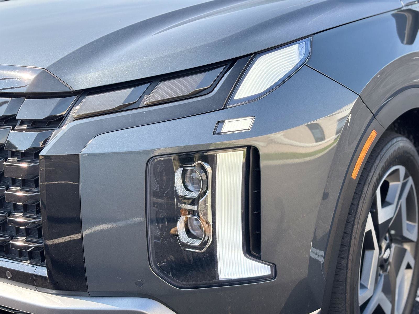 Used 2023 Hyundai Palisade Limited AWD/4WD image 3