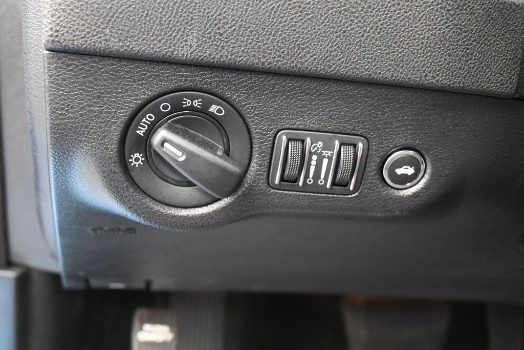 Used 2023 Dodge Charger SXT RWD image 16