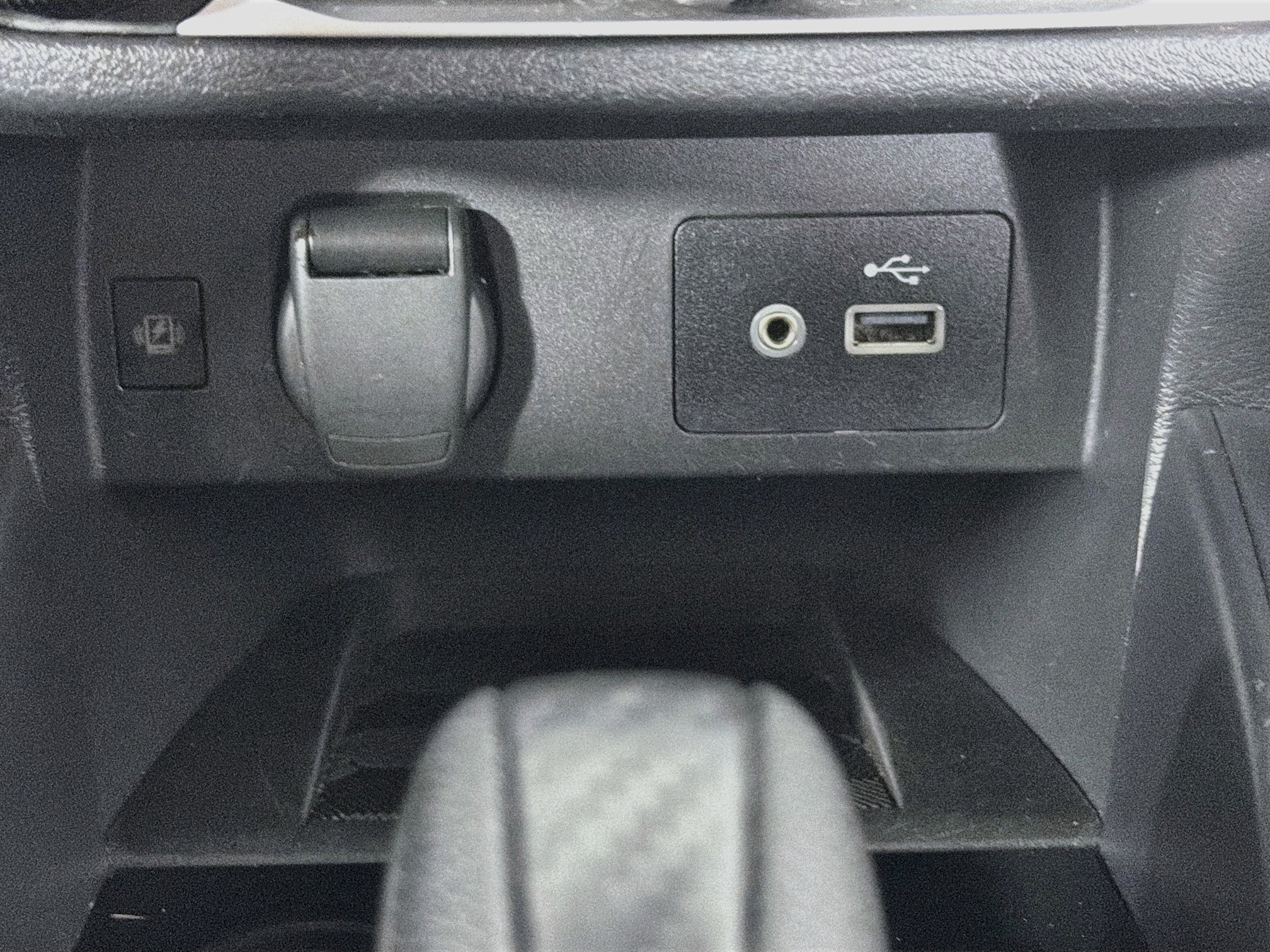 Used 2025 Nissan Versa SV FWD image 26