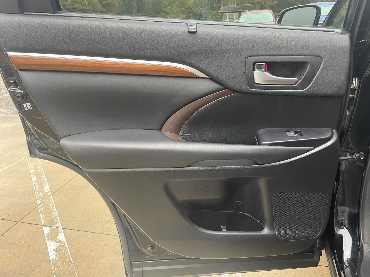 Used 2018 Toyota Highlander Limited image 27