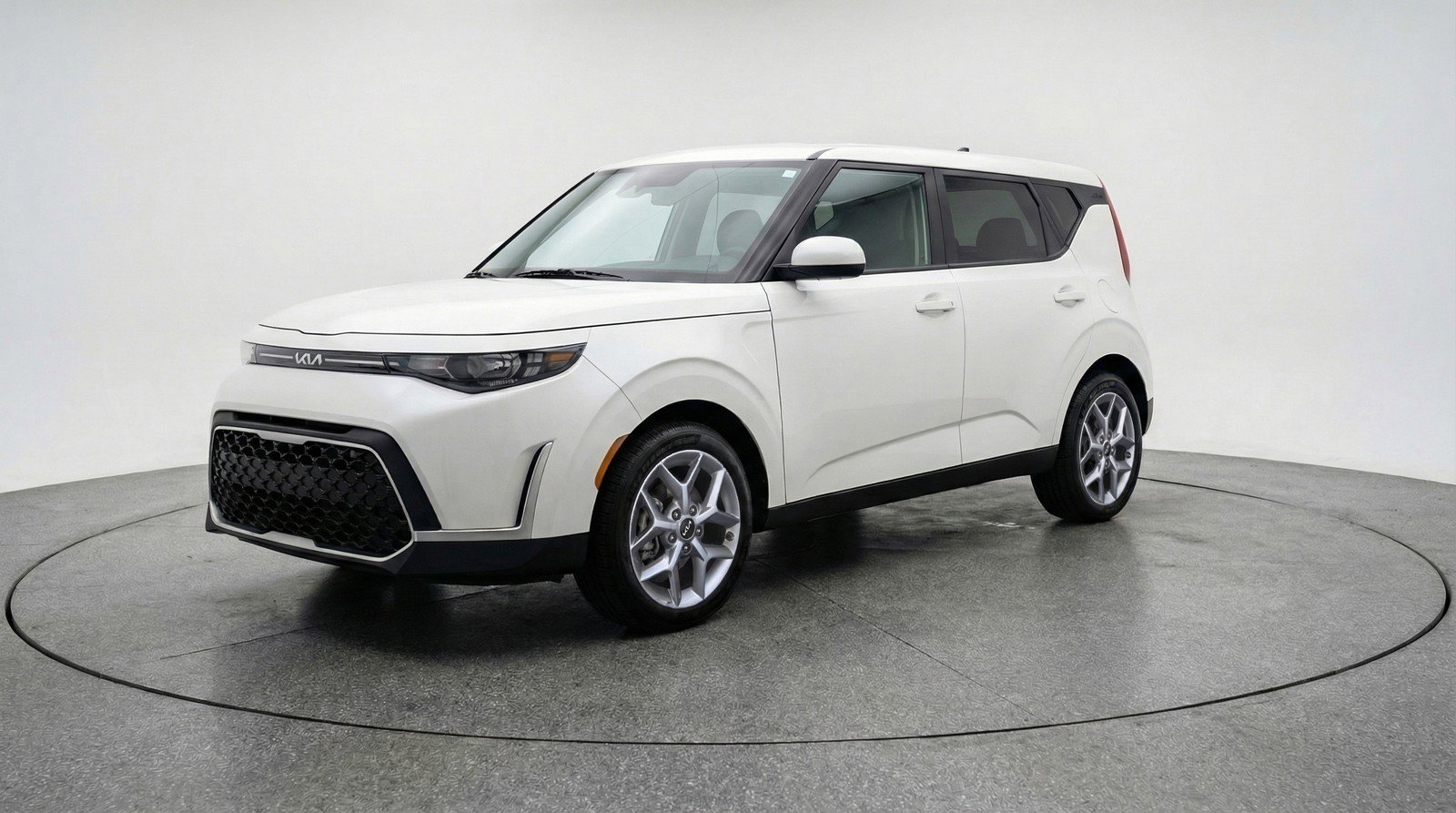 Used 2025 Kia Soul LX w/ LX Technology Package image 2