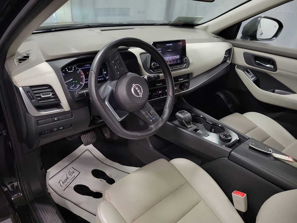 Used 2024 Nissan Rogue SV w/ SV Premium Package image 14