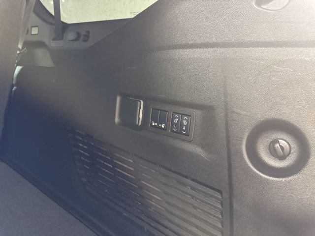 Used 2024 Chevrolet Suburban Premier w/ Advanced Technology Package AWD/4WD image 14