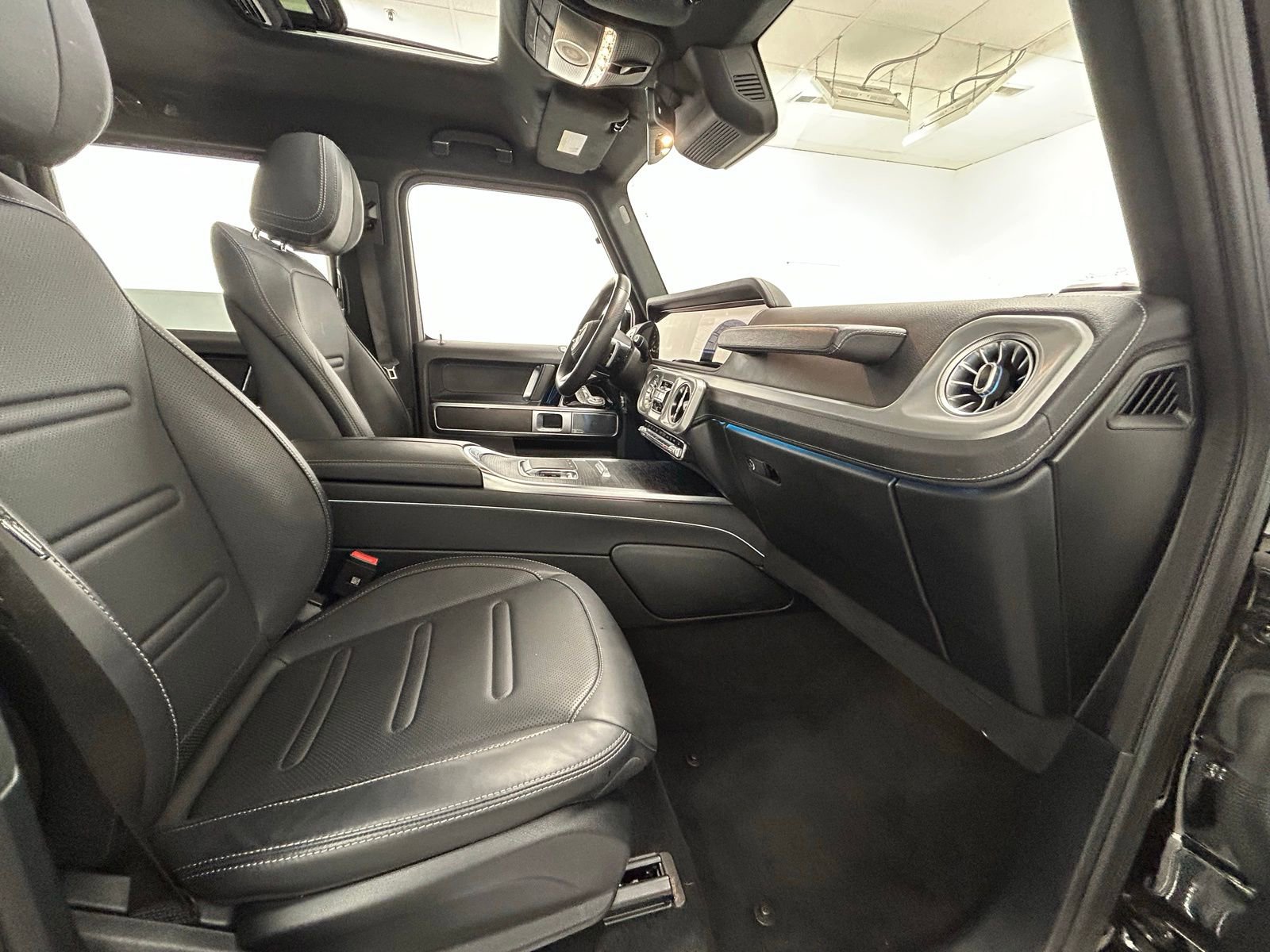 Used 2025 Mercedes-Benz G 550 image 41