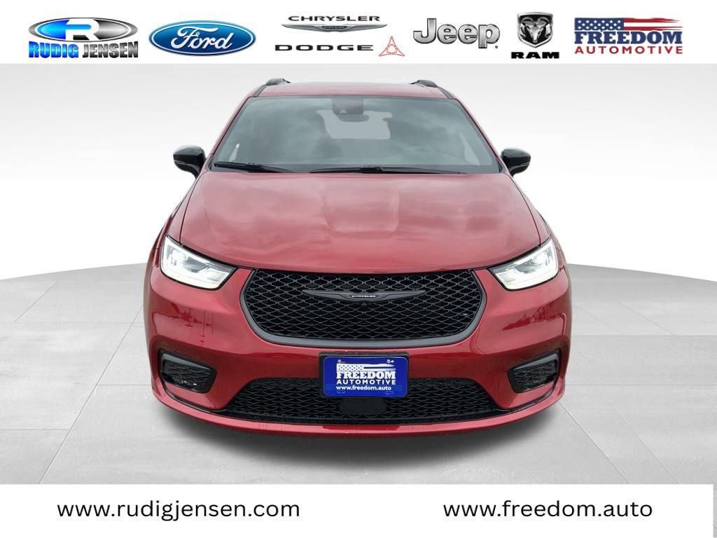 New 2026 Chrysler Pacifica Select video 2