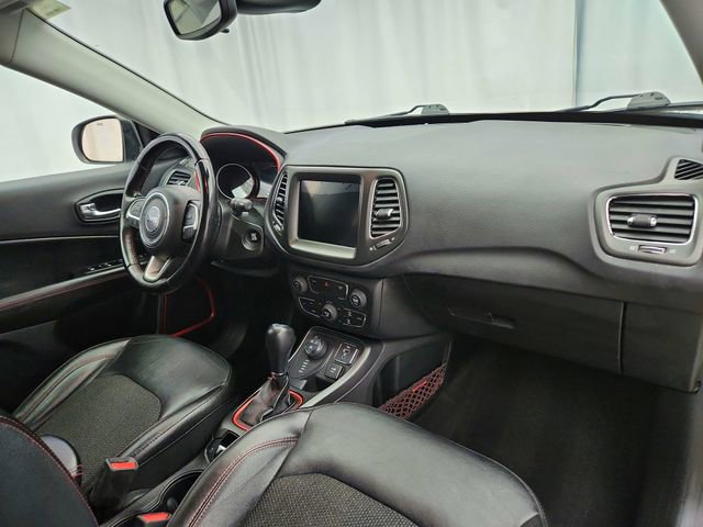 Used 2020 Jeep Compass Trailhawk AWD/4WD image 21