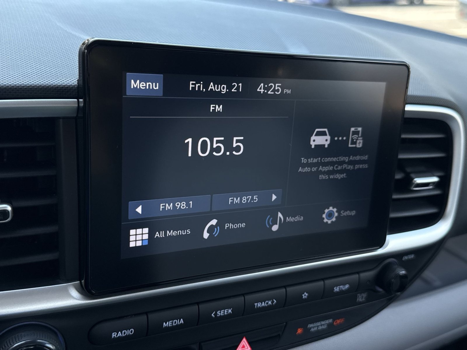 Certified 2024 Hyundai Venue SEL FWD image 18