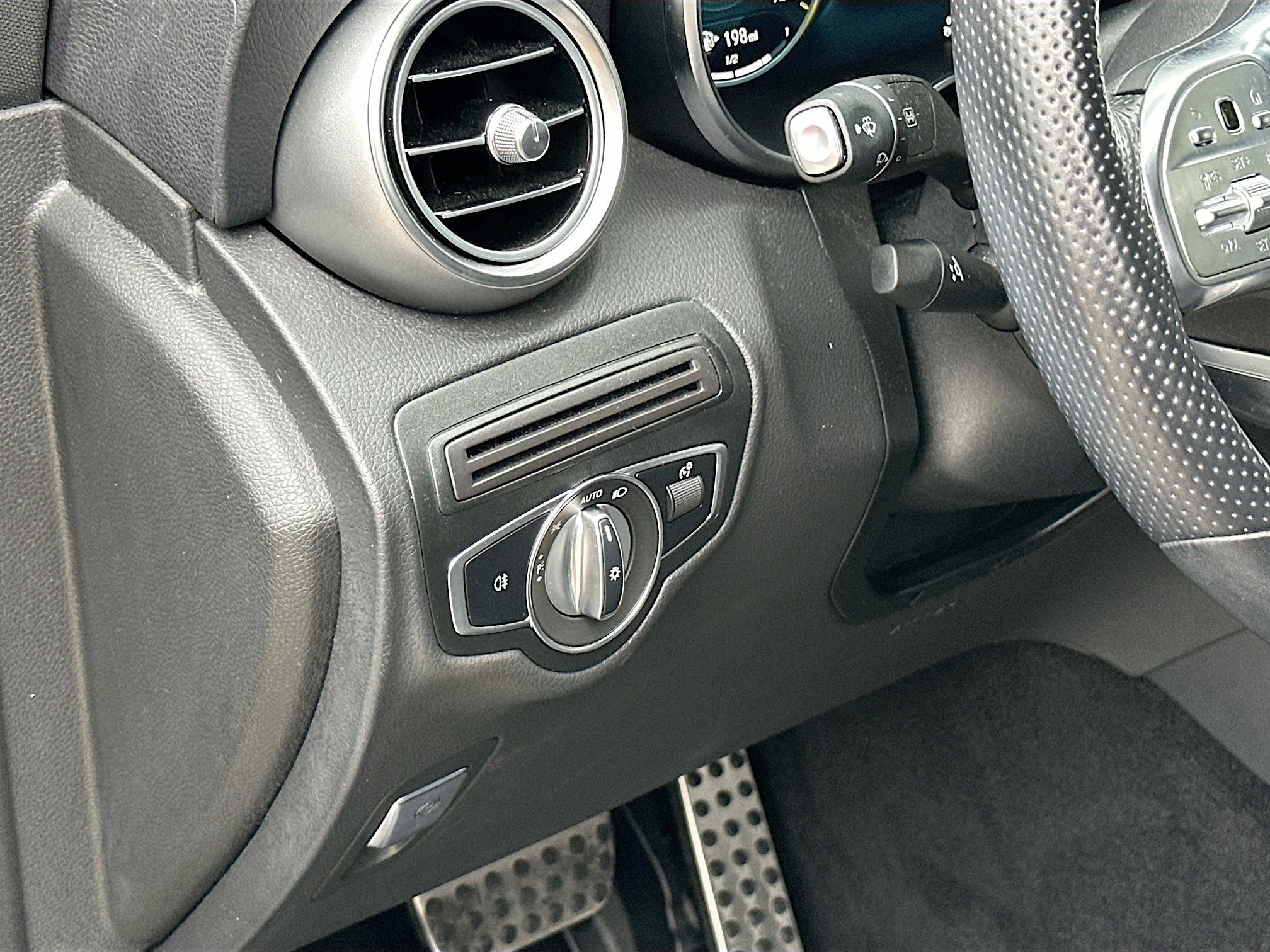 Used 2023 Mercedes-Benz GLC 300 4MATIC Coupe image 10