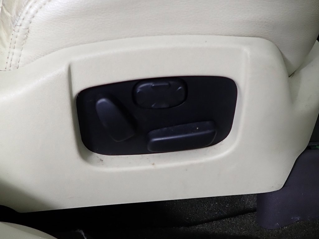 Used 2019 Lincoln MKT AWD image 32