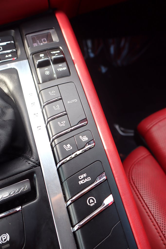 Used 2015 Porsche Macan S AWD/4WD image 42