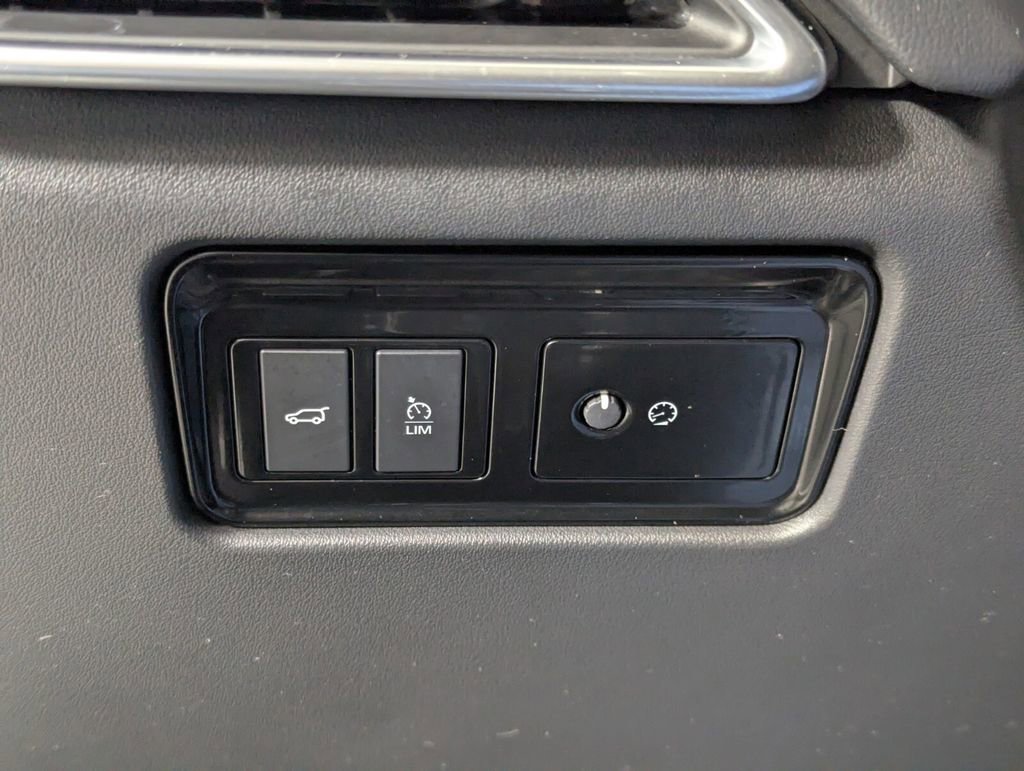 Used 2020 Jaguar F-PACE Premium image 13