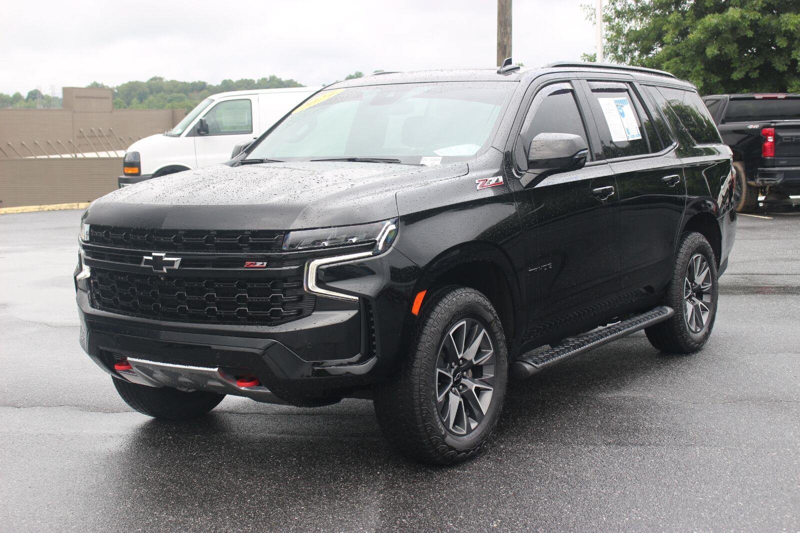 Used 2024 Chevrolet Tahoe Z71 w/ Luxury Package AWD/4WD image 3