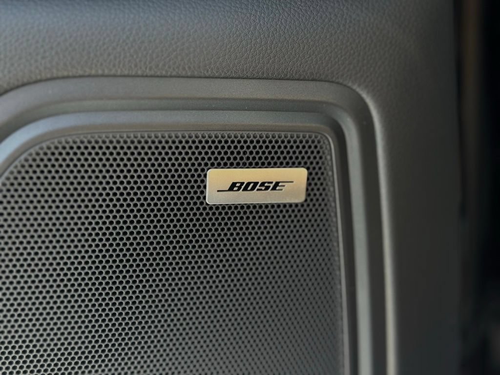 Certified 2025 Porsche Macan AWD/4WD image 38