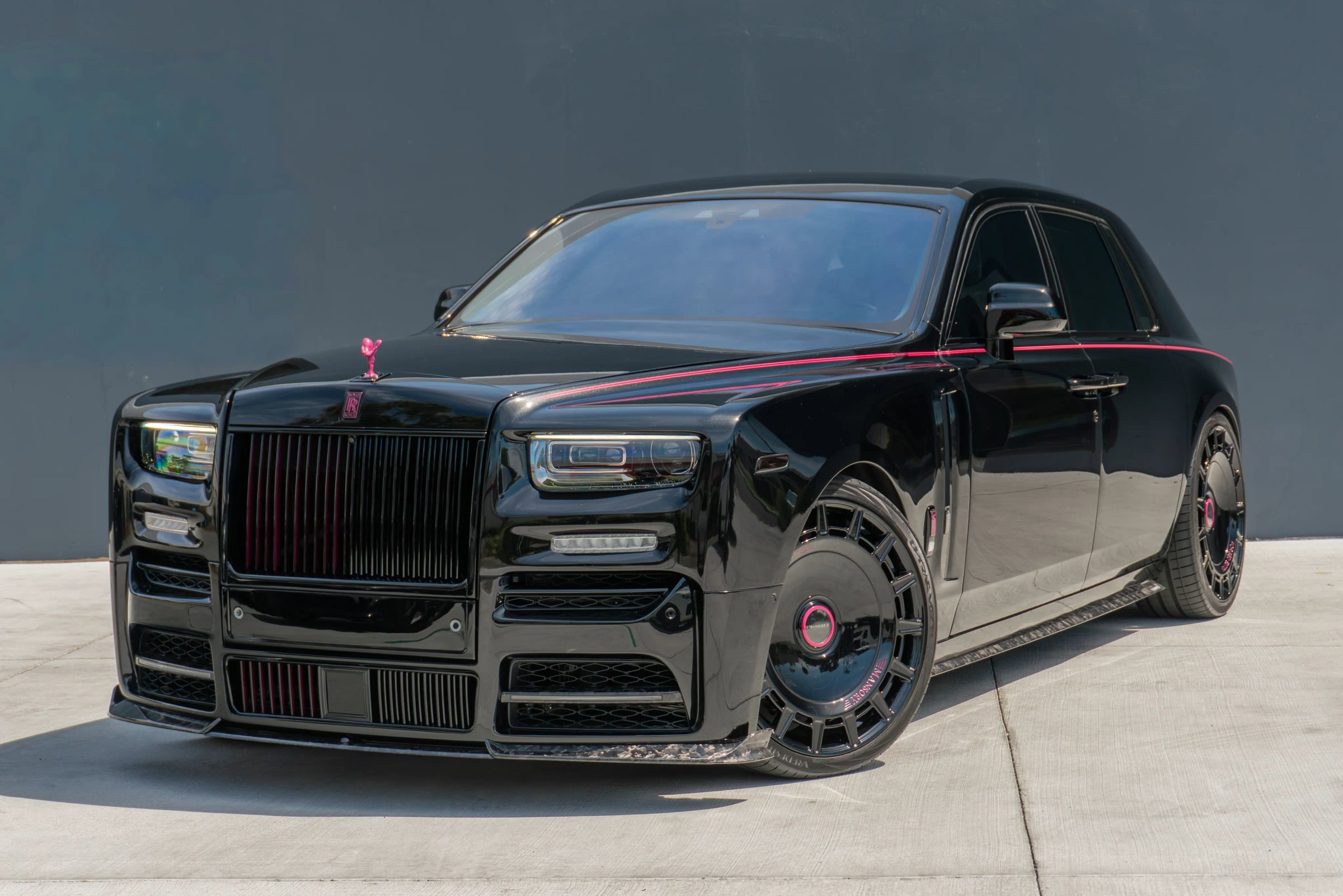 Used 2023 Rolls-Royce Phantom Sedan RWD image 3