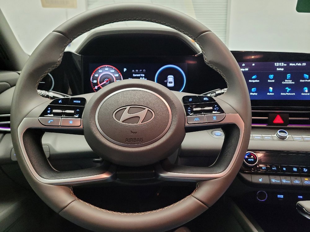 Used 2025 Hyundai Elantra SEL image 22