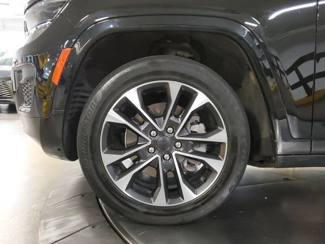 Used 2022 Jeep Grand Cherokee L Overland w/ Luxury Tech Group IV AWD/4WD image 32