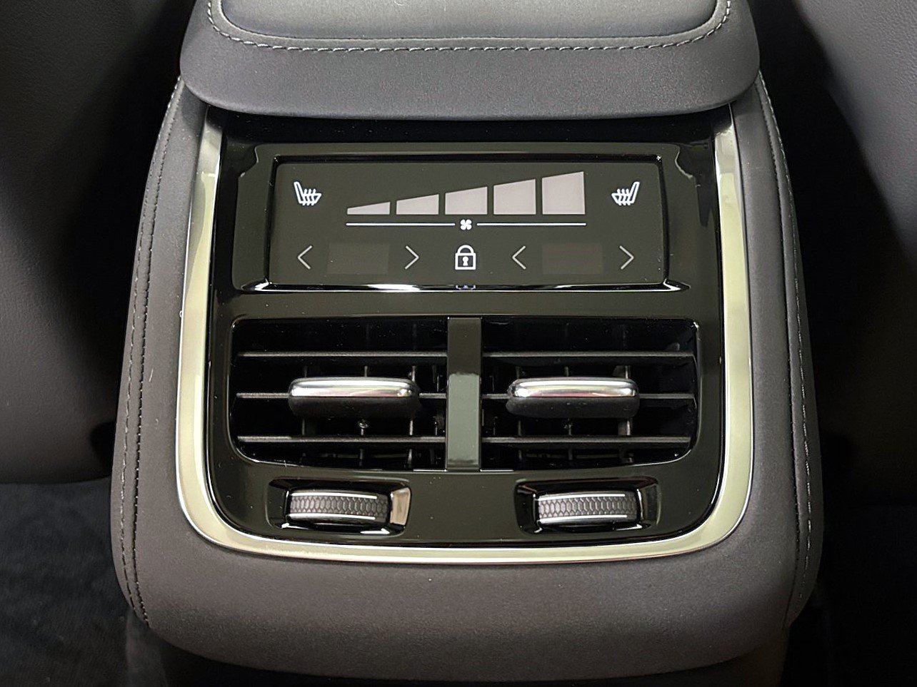 New 2026 Volvo XC90 T8 Ultra w/ Protection Package AWD/4WD image 36