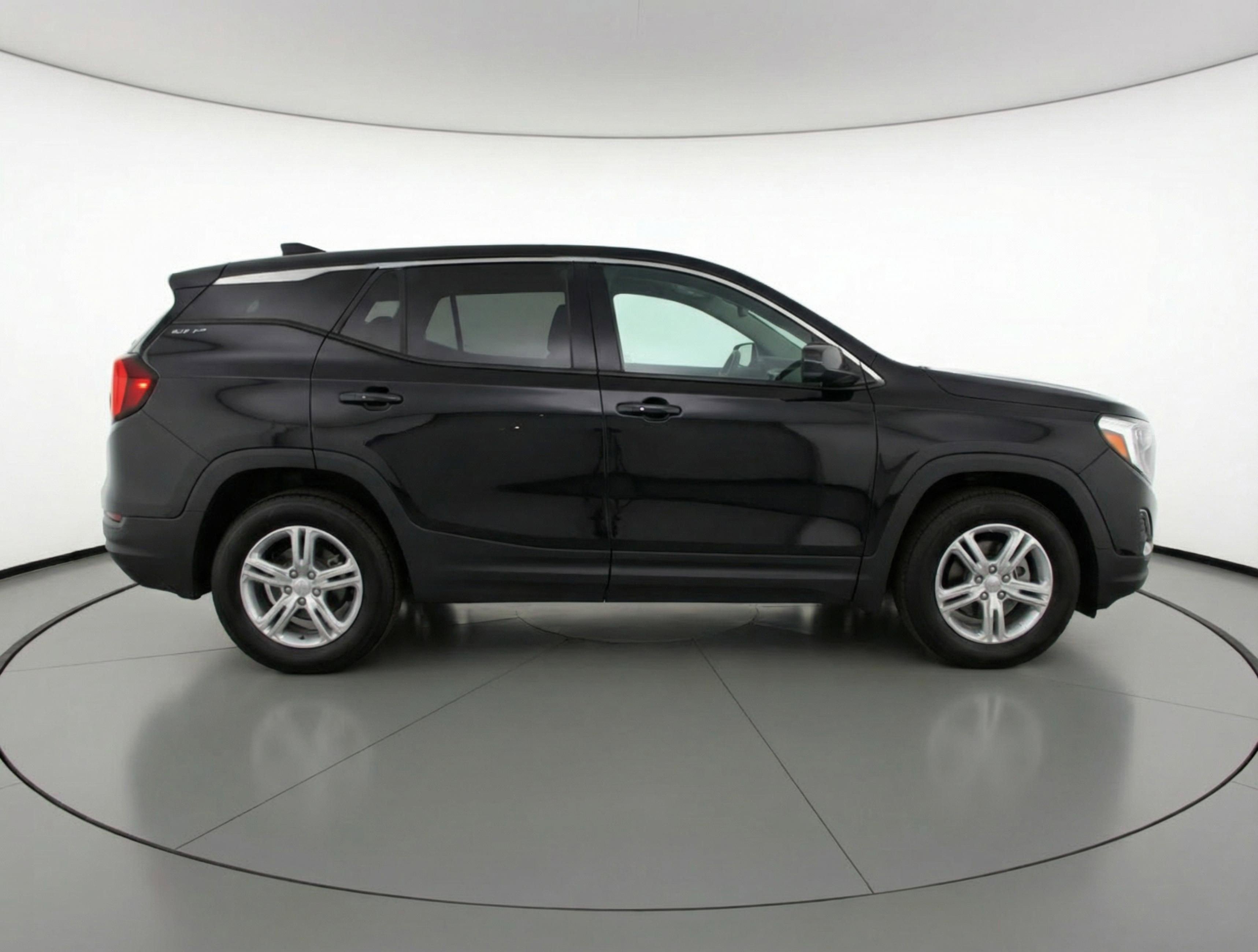 Used 2024 GMC Terrain SLE image 11