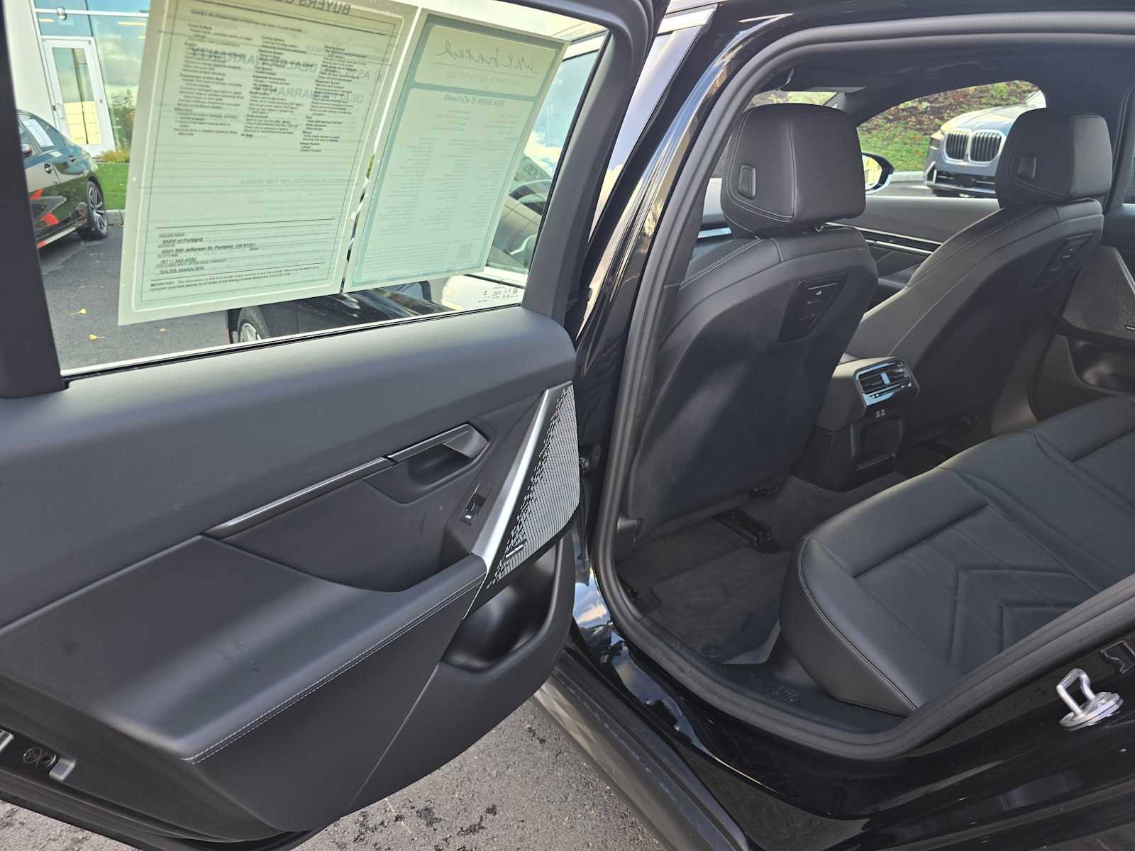 Used 2024 BMW i5 eDrive40i w/ Convenience Package image 17