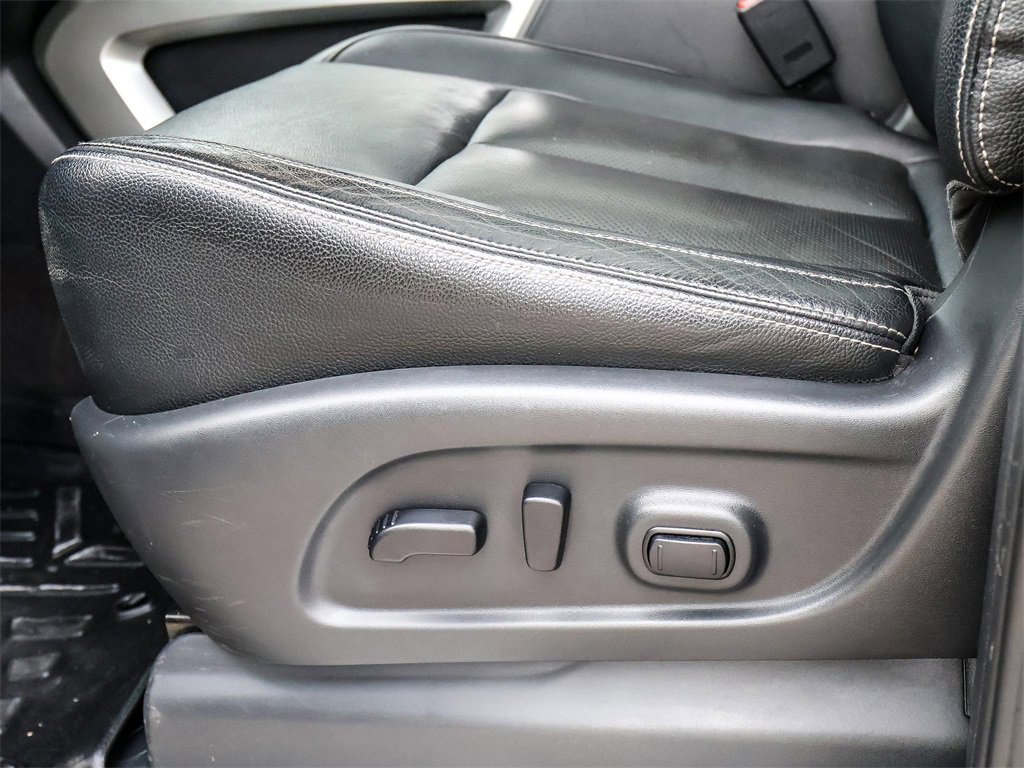 Used 2020 Nissan Titan SL w/ Moonroof Package image 32