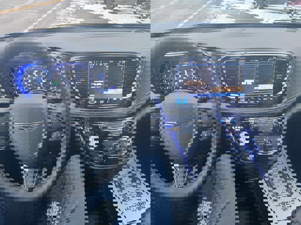 Used 2026 Chrysler Pacifica Select w/ S Appearance Package image 23