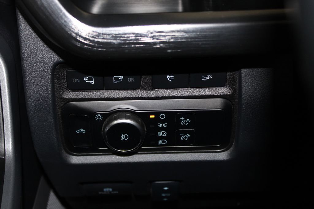 Used 2024 Ford F350 Lariat w/ Tremor Off-Road Package image 44