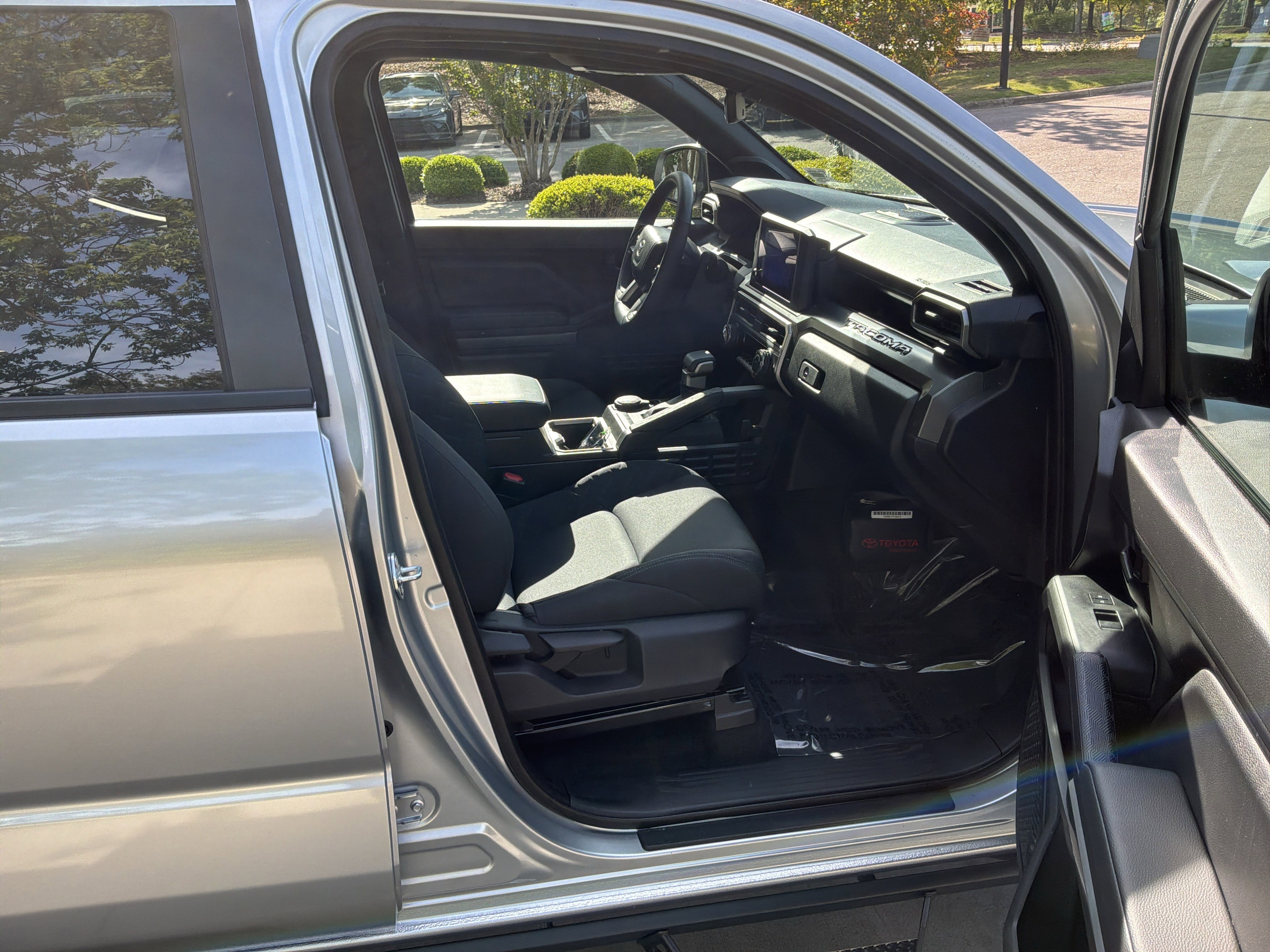 Used 2024 Toyota Tacoma SR5 AWD/4WD image 32