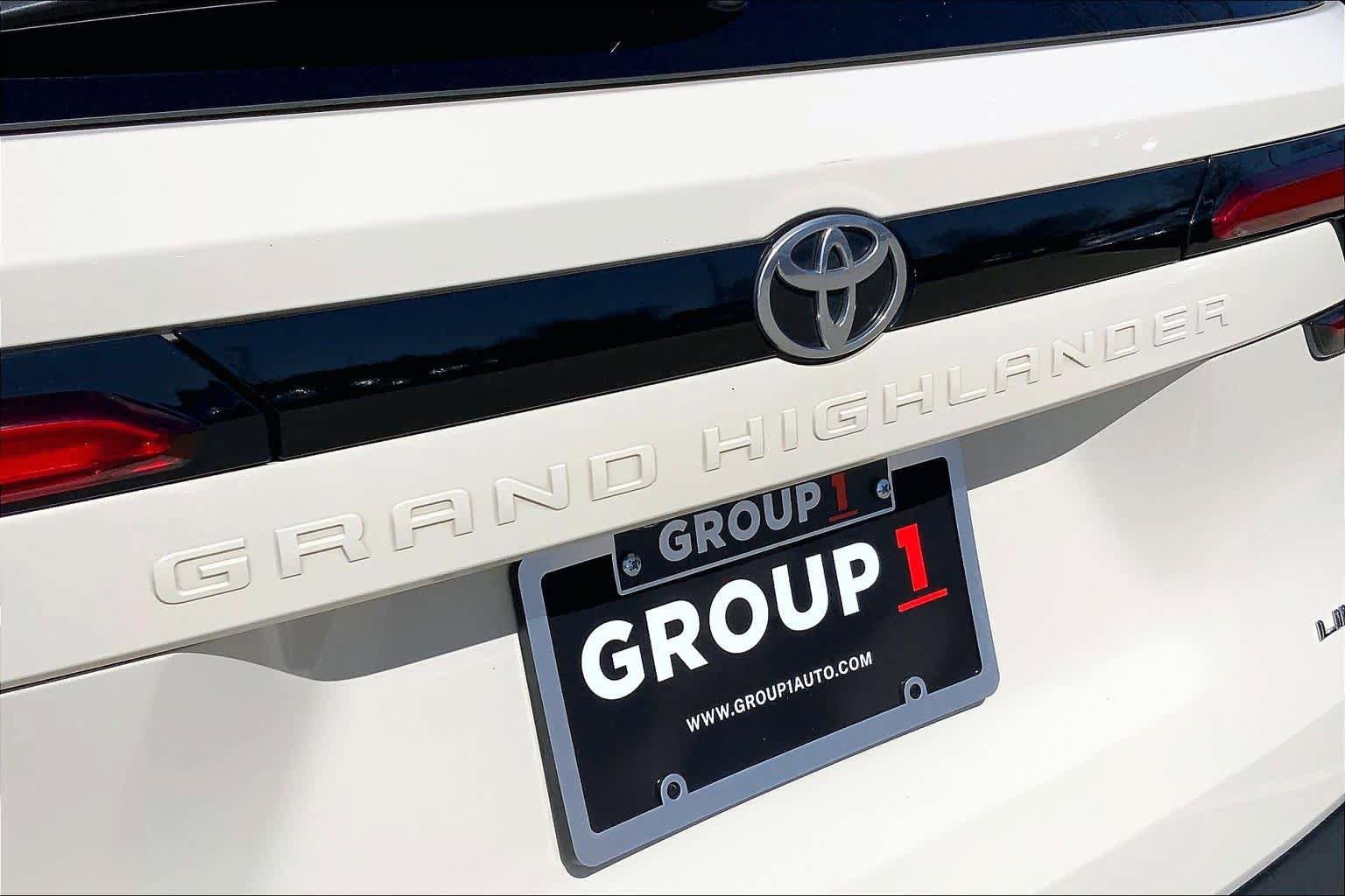 Used 2024 Toyota Grand Highlander Limited image 32
