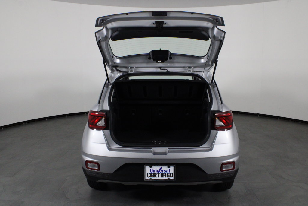 Certified 2025 Hyundai Venue SE FWD image 17
