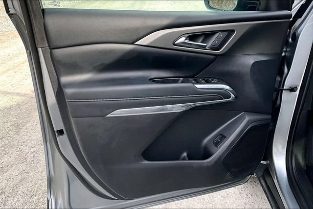 Used 2025 Chevrolet Traverse LT image 23