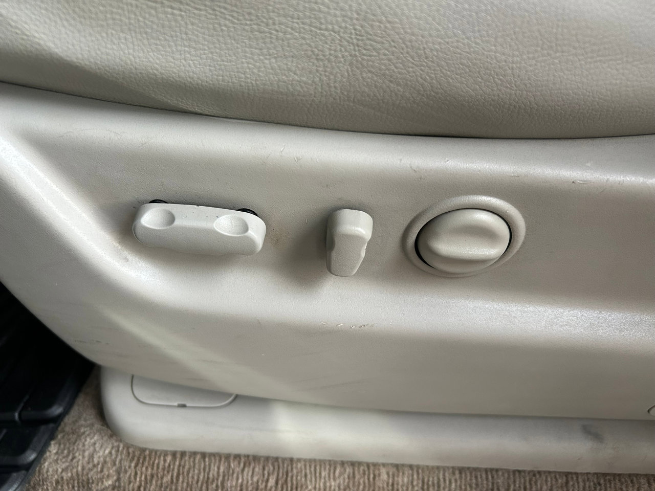 Used 2012 Chevrolet Suburban LT w/ Luxury Package image 11