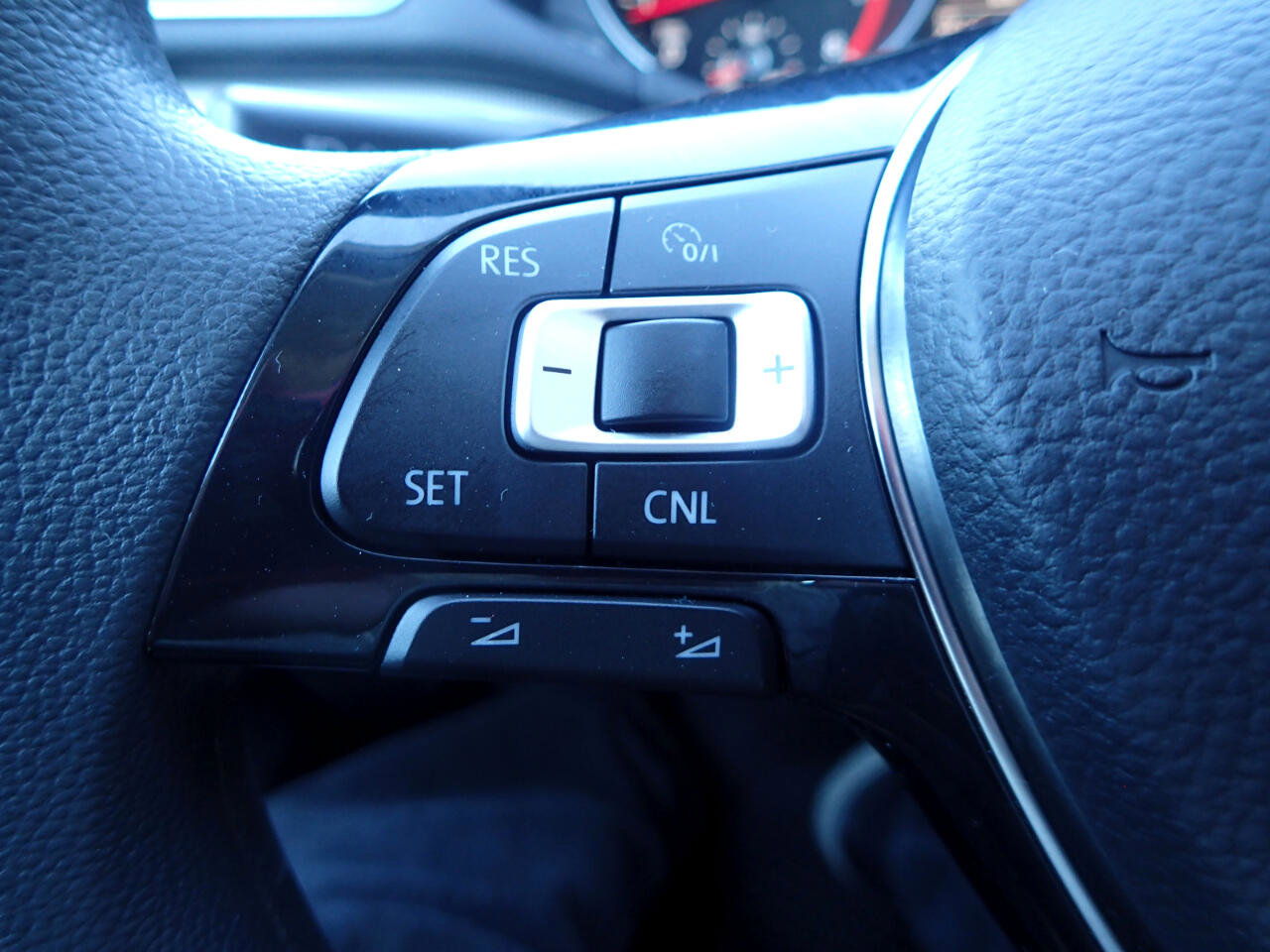 Used 2017 Volkswagen Passat 1.8T S image 14