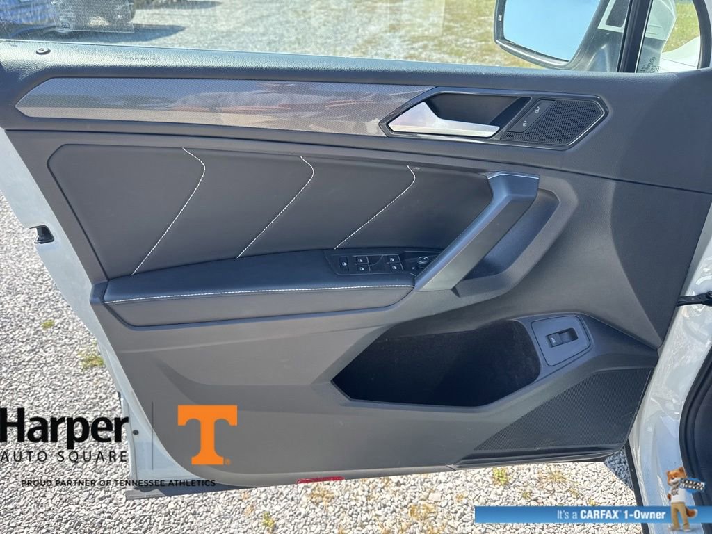 Used 2022 Volkswagen Tiguan SE w/ Panoramic Sunroof Package AWD/4WD image 19