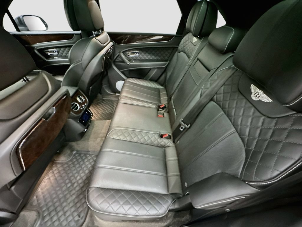Used 2018 Bentley Bentayga AWD/4WD image 25