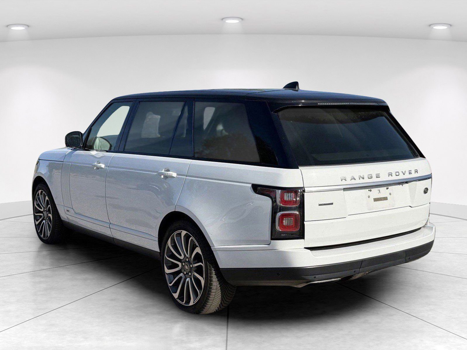 Used 2018 Land Rover Range Rover Long Wheelbase Supercharged image 6