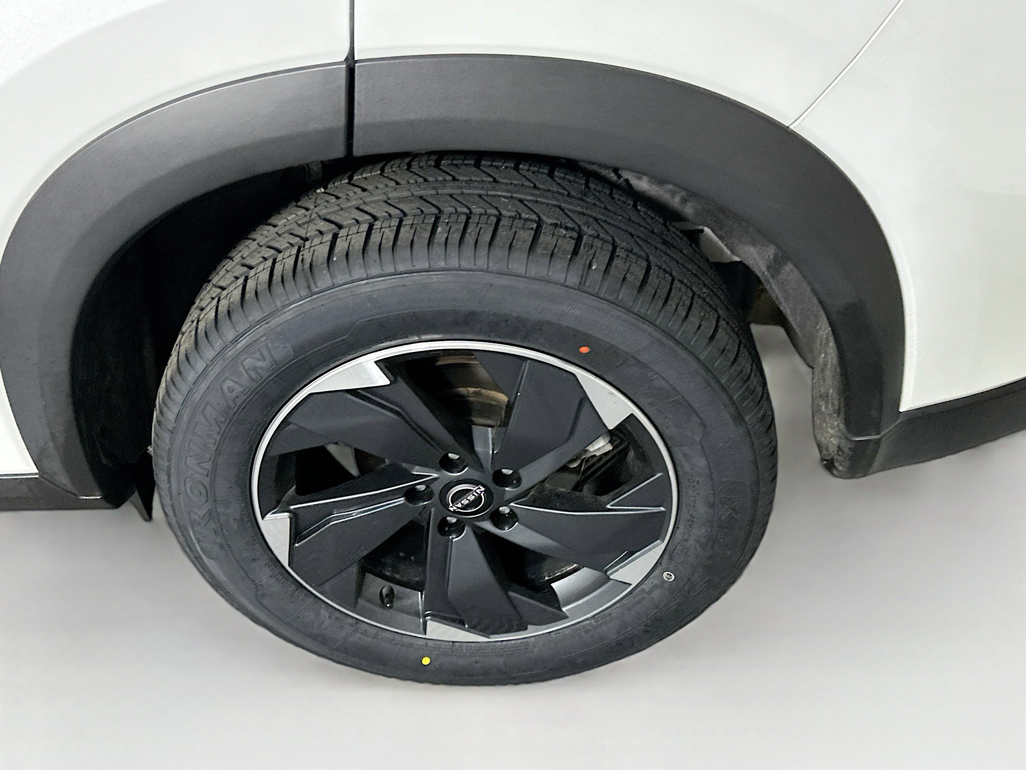 Used 2025 Nissan Rogue SV image 11