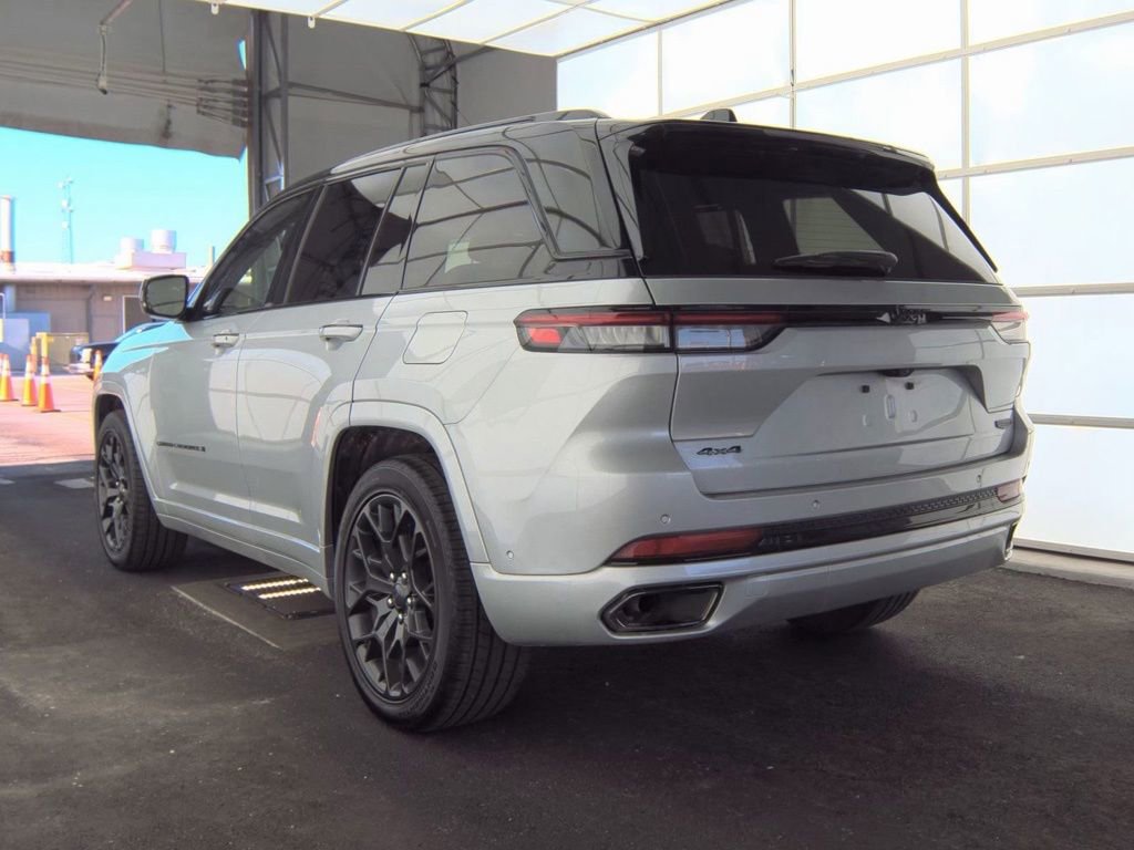 Used 2025 Jeep Grand Cherokee Summit AWD/4WD image 9