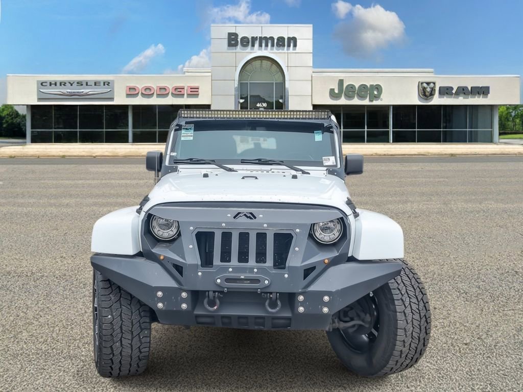 Used 2017 Jeep Wrangler Unlimited Sahara w/ Connectivity Group image 5