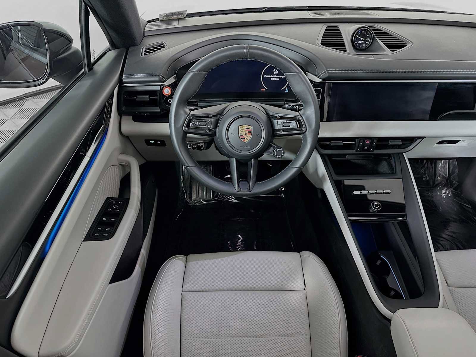 Used 2025 Porsche Macan Electric image 25